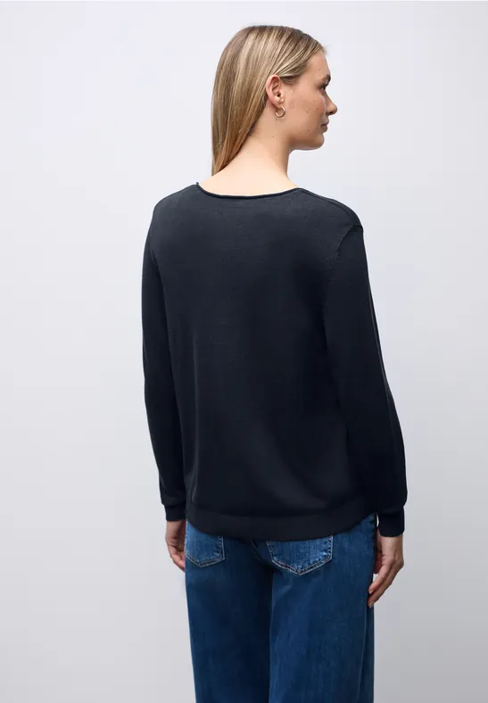 V-Neck Pullover