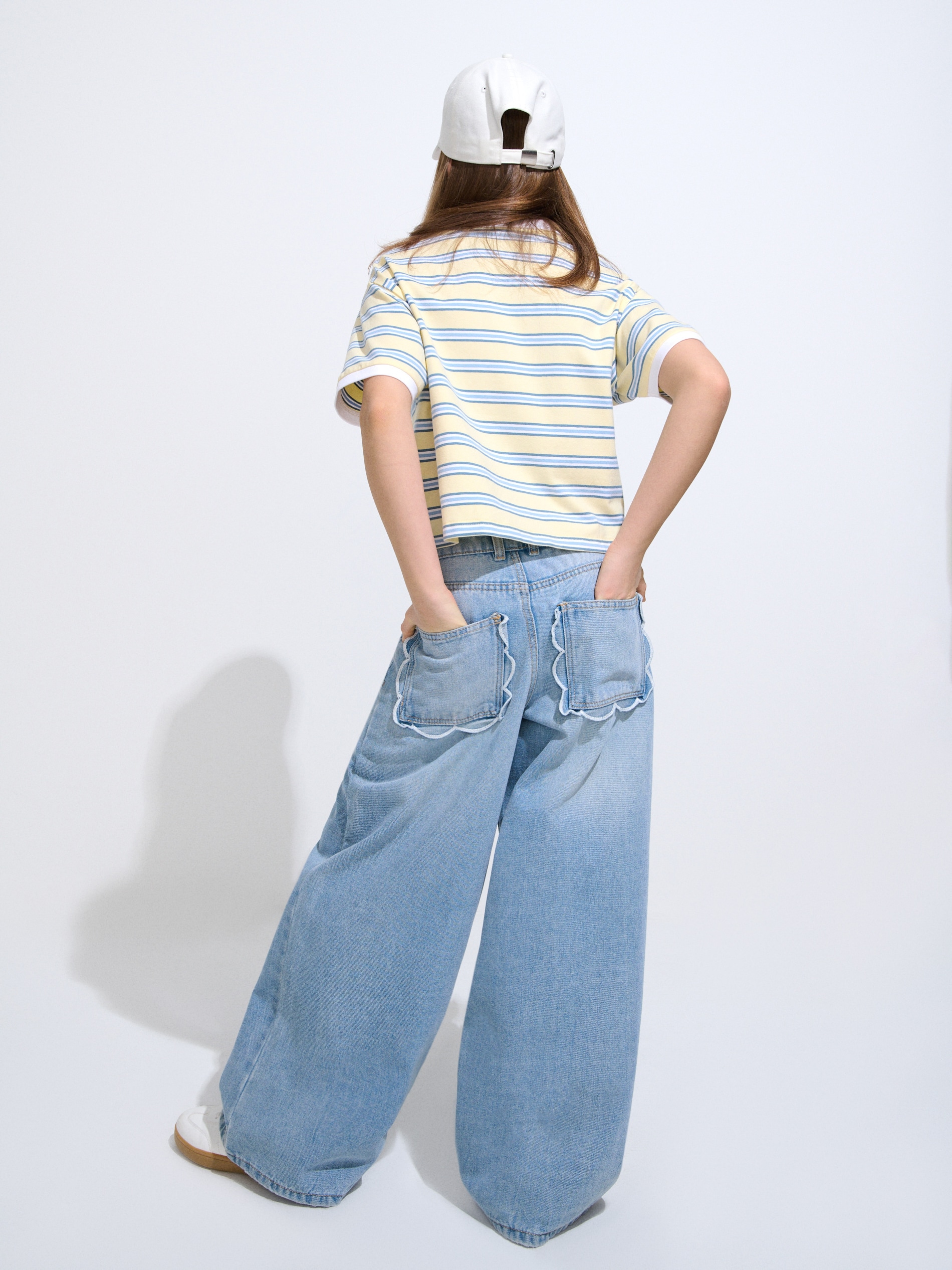 Jeansy wide leg z efektem sprania