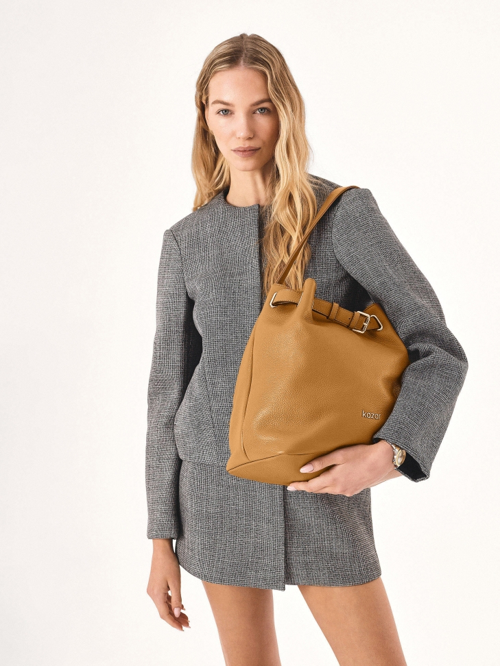 Loose-fitting leather handbag