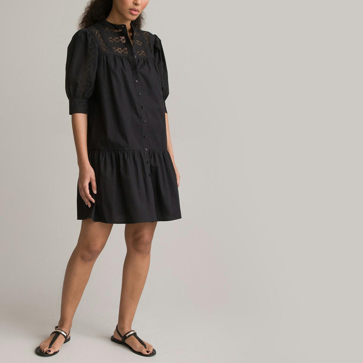 Robe boutonnée évasée, détails galons