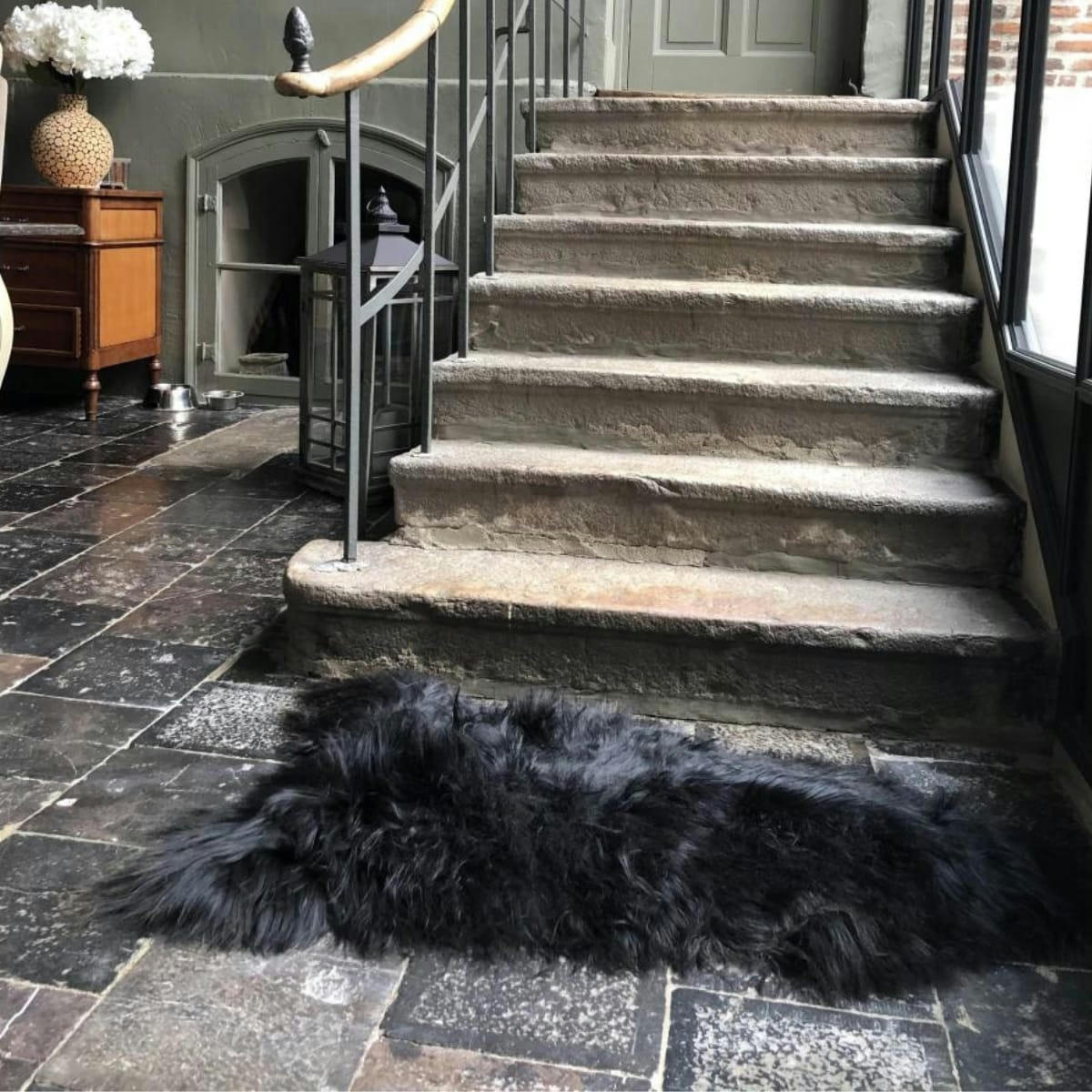 - Tapis en peau de mouton islandais noir