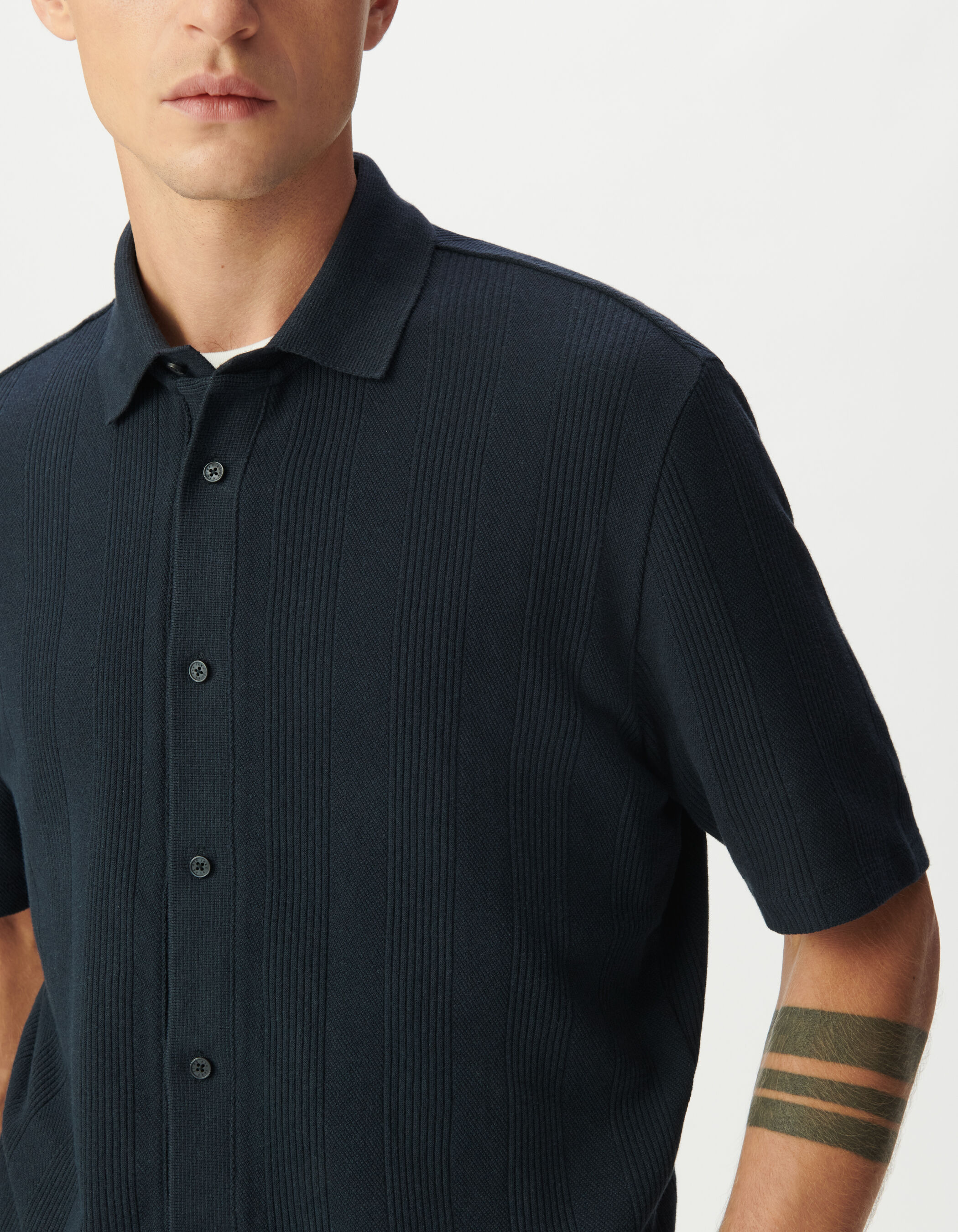 Chemise manches courtes marine maille rayures relief Homme