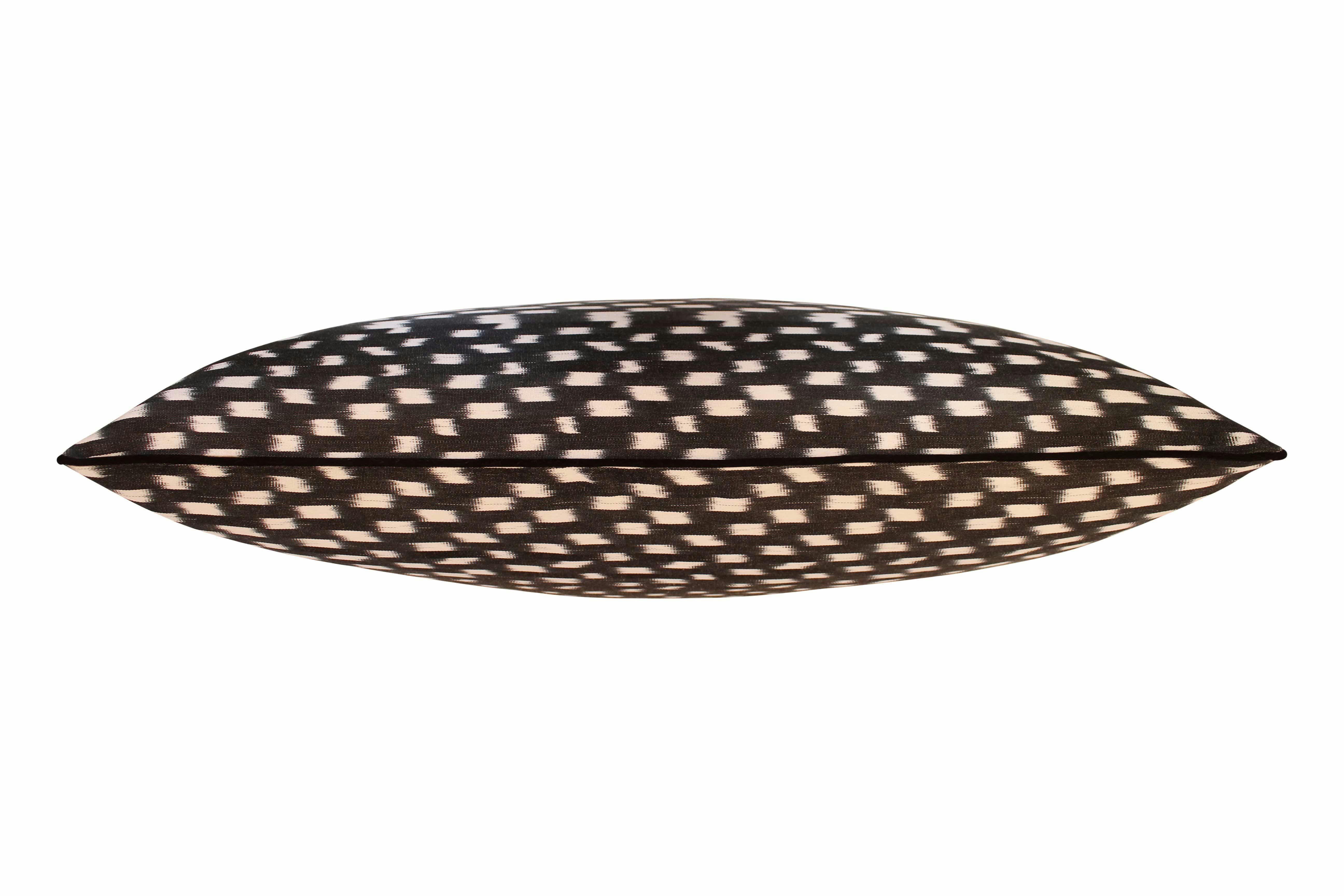 - Housse de coussin double soie ikat  40x60 noir