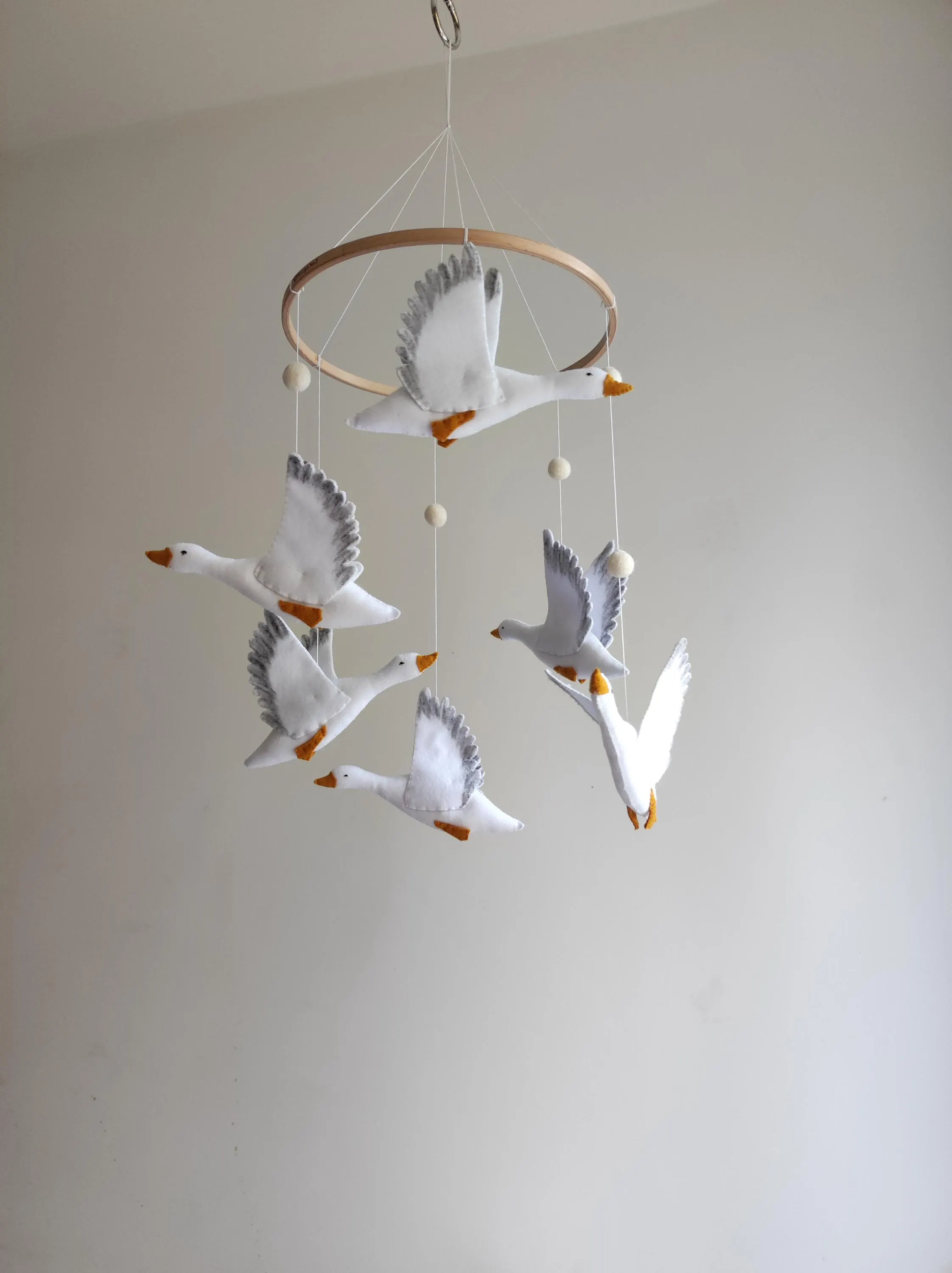 Goose baby nursery mobile - Baby mobile goose- Baby mobile neutral - Goose baby shower -Baby crib - felt gosse