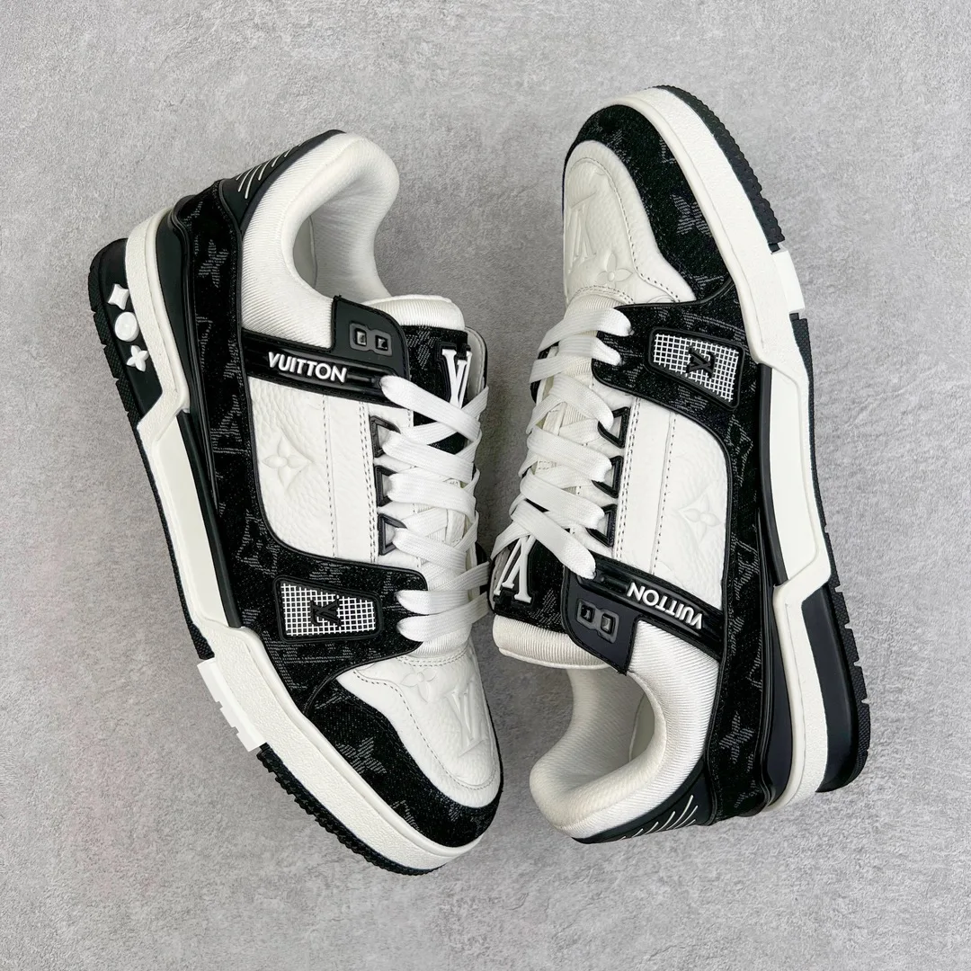 Louis Vuitton Sneakers Black