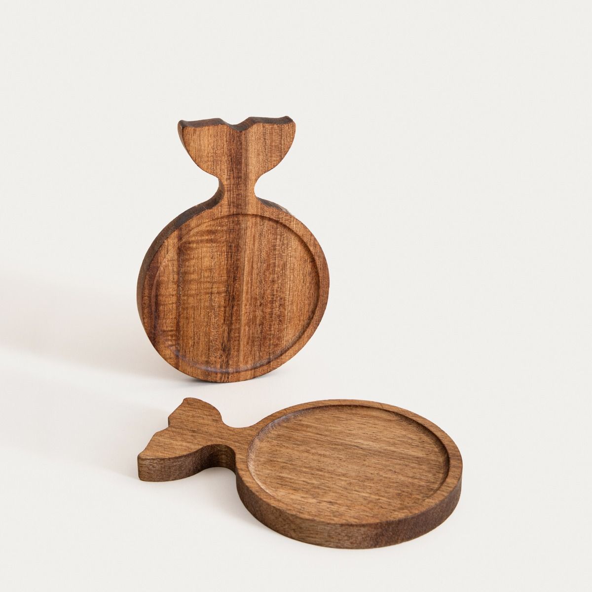 Zestaw podkładek MOOKA akacjowych w kształcie rybek, 14x10cm 2 el.