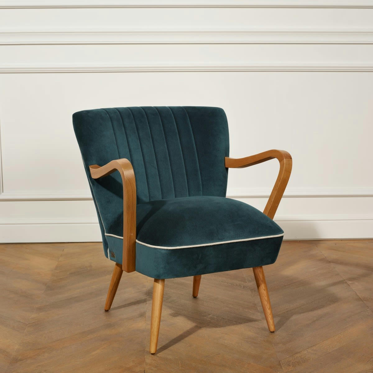SIXTY - Fauteuil vintage en chêne et velours bleu paon