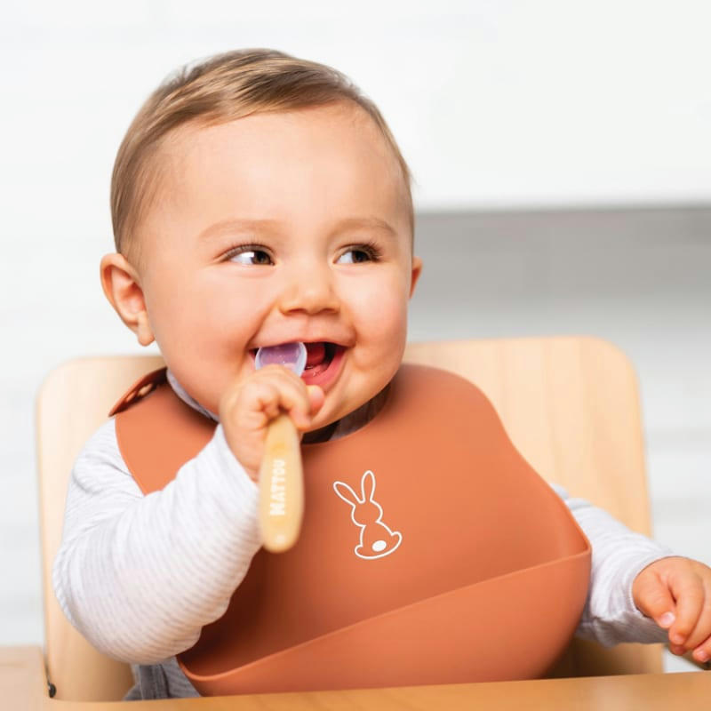 - Bavoir en silicone à poche terracota