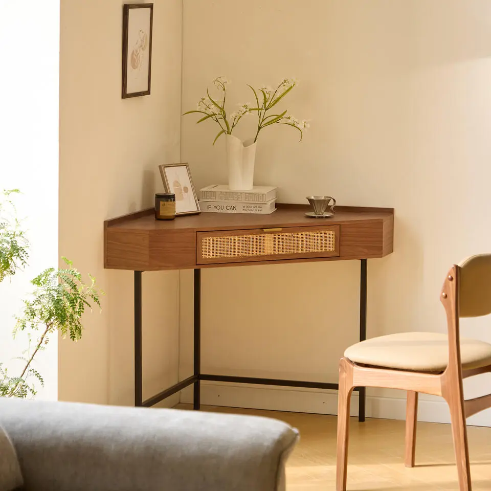 Hoekbureau van hout en rotan met 1 lade en metalen poten