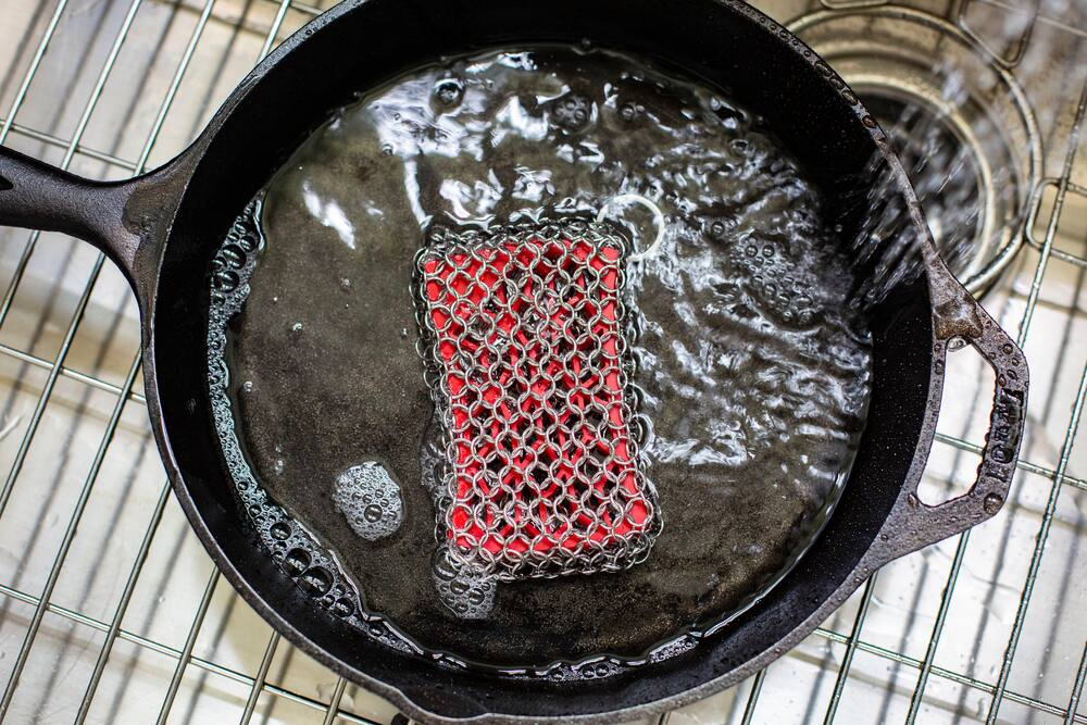 Lodge Dishwasher-Safe Scrubbing Pad, Red