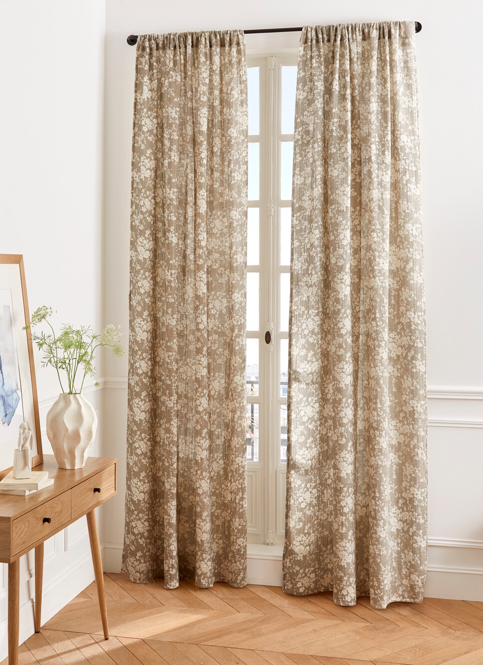 RIDEAU EN TRIPLE GAZE DE COTON à MOTIFS FLORAUX VERT DE GRIS