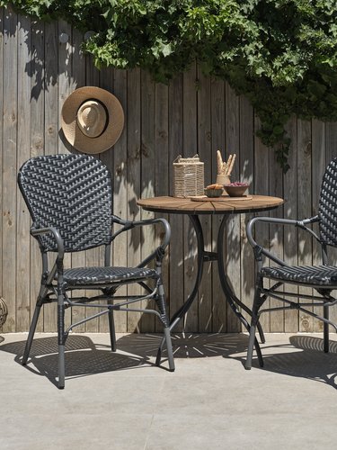 BASTRUP D65 table hardwood/black + 2 SAKSBORG chair