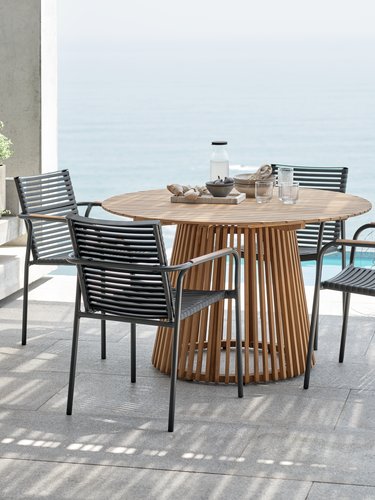 UDBYNEDER D120 table teak + 4 NABE chair black