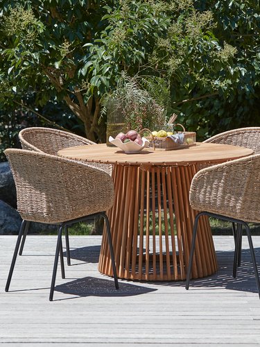 UDBYNEDER D120 table teak + 4 TUERNE chair natural