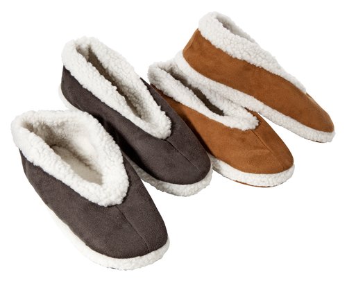 Slippers ARON moccasin size 3-10? asstd.