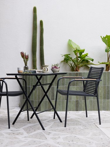 SANDVIKA L70 table + 2 NABE chair black