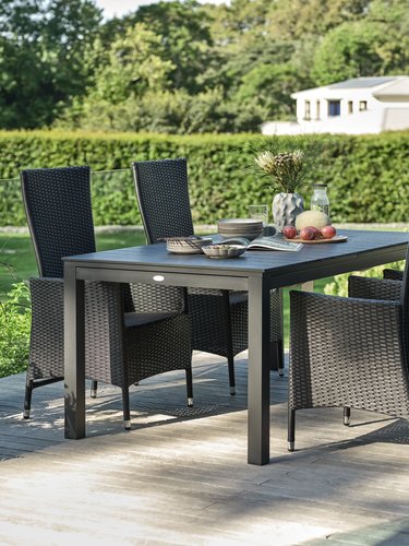 VATTRUP L170/273 table + 4 SKIVE chair black