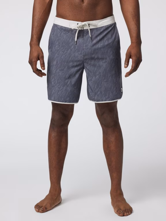 Vuori Cruise Board Shorts - Men's 18.5