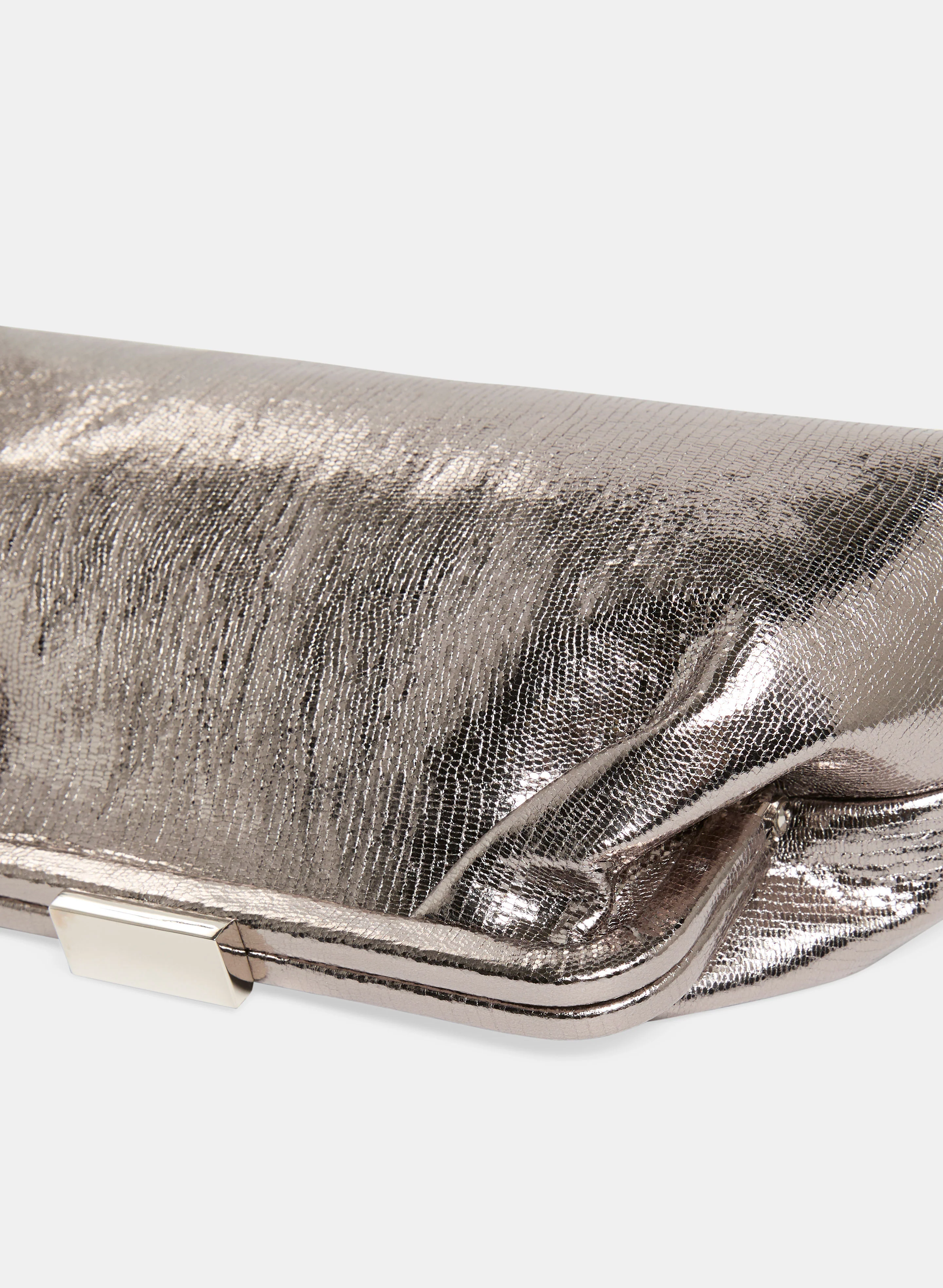 Kiss-Lock Metallic Clutch