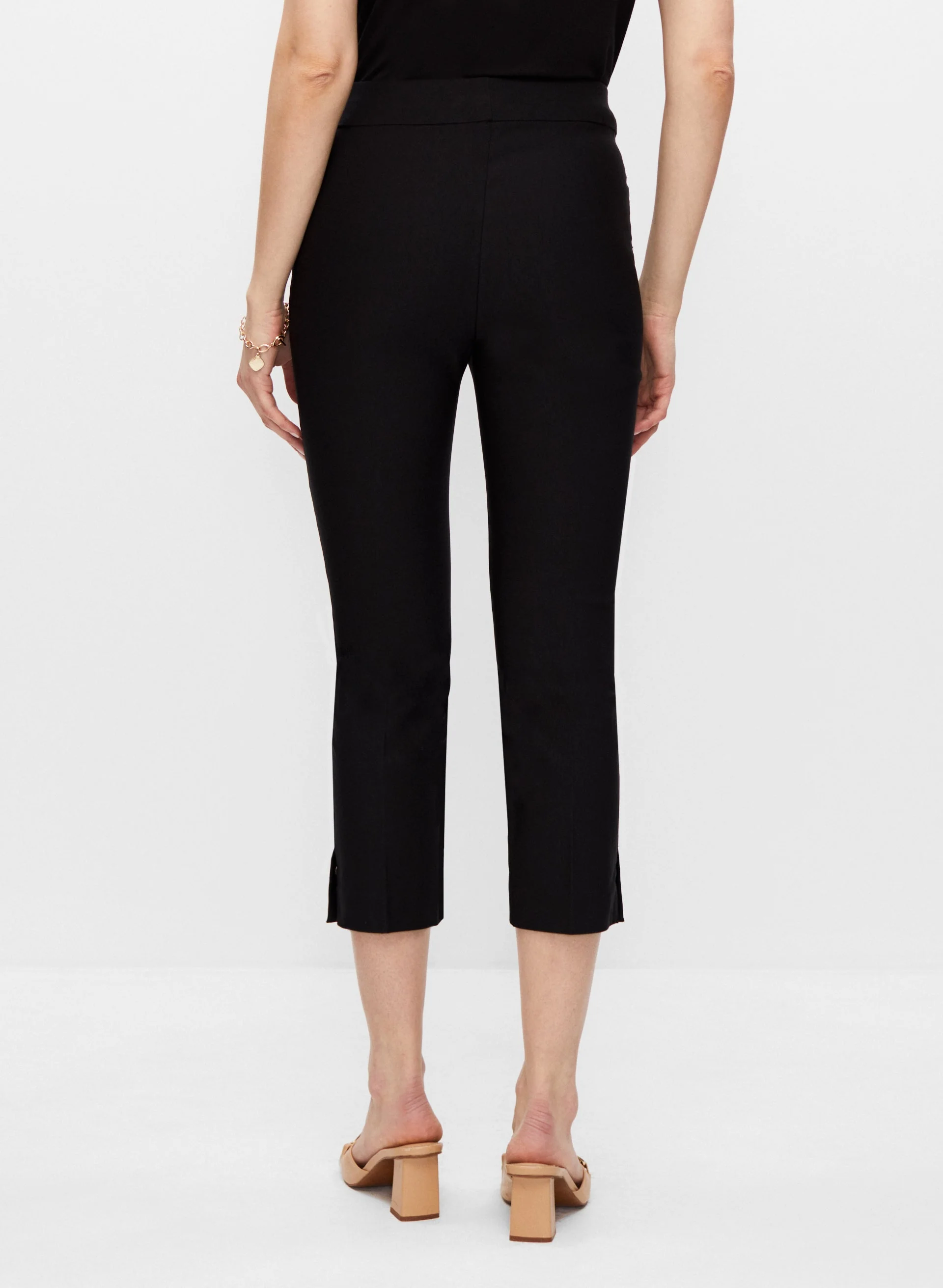Essential Pull-On Capri Pants