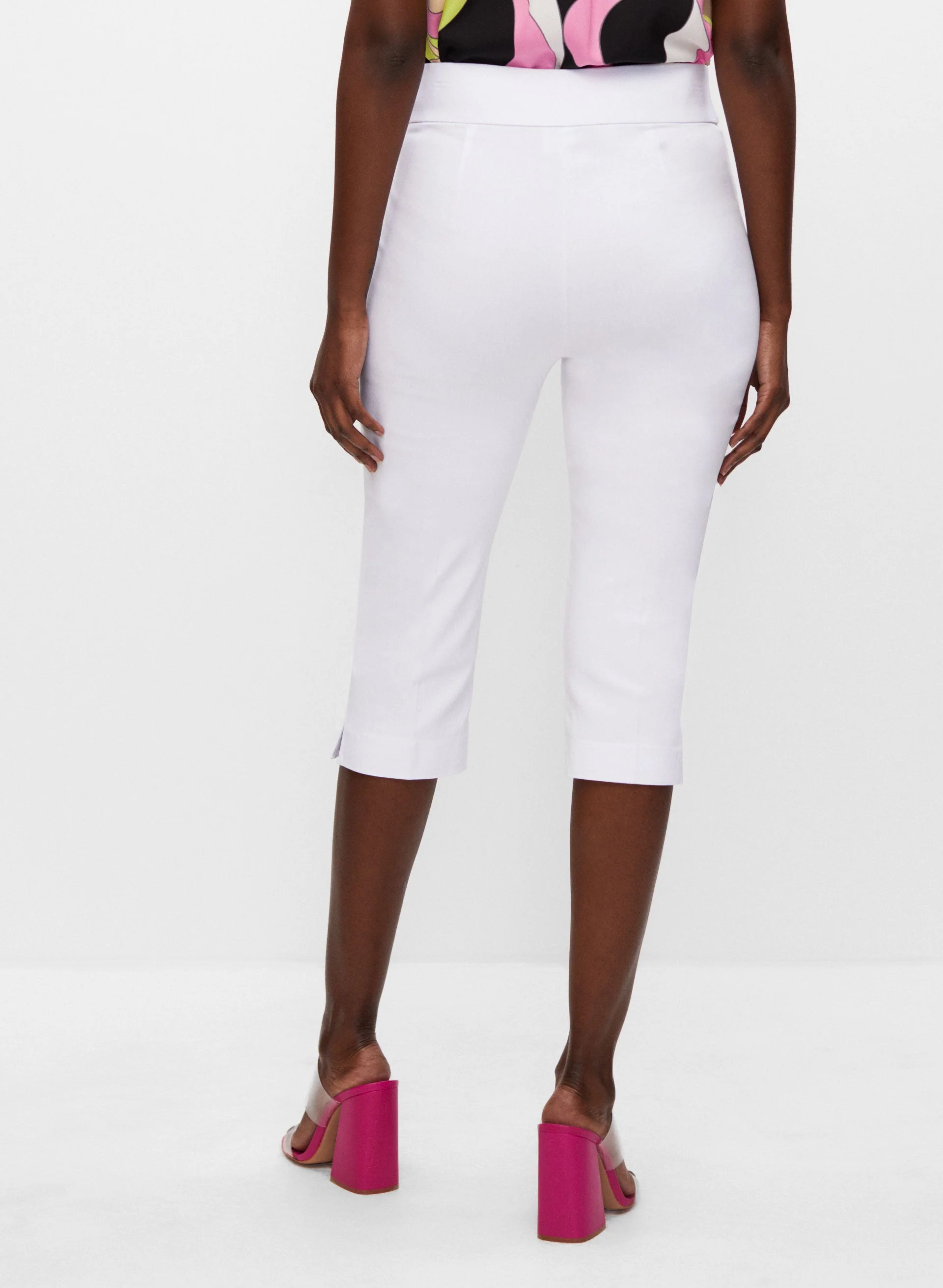 Pull-On Zipper Detail Capris