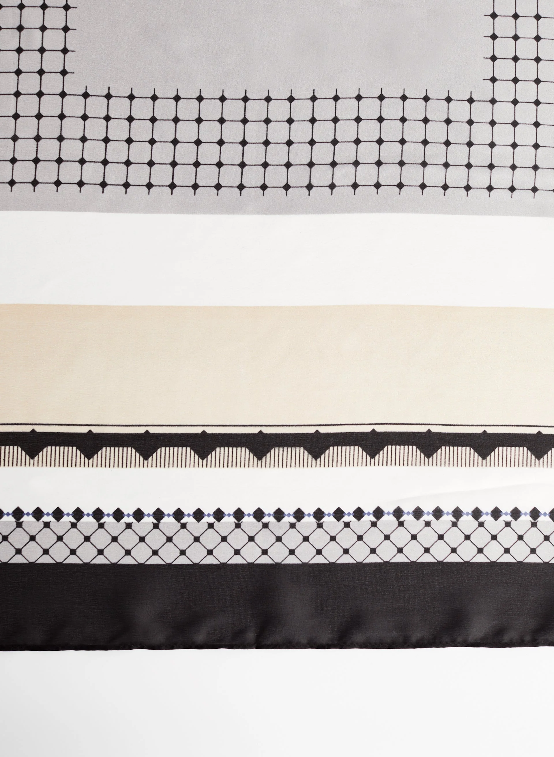 Geometric Border Print Scarf