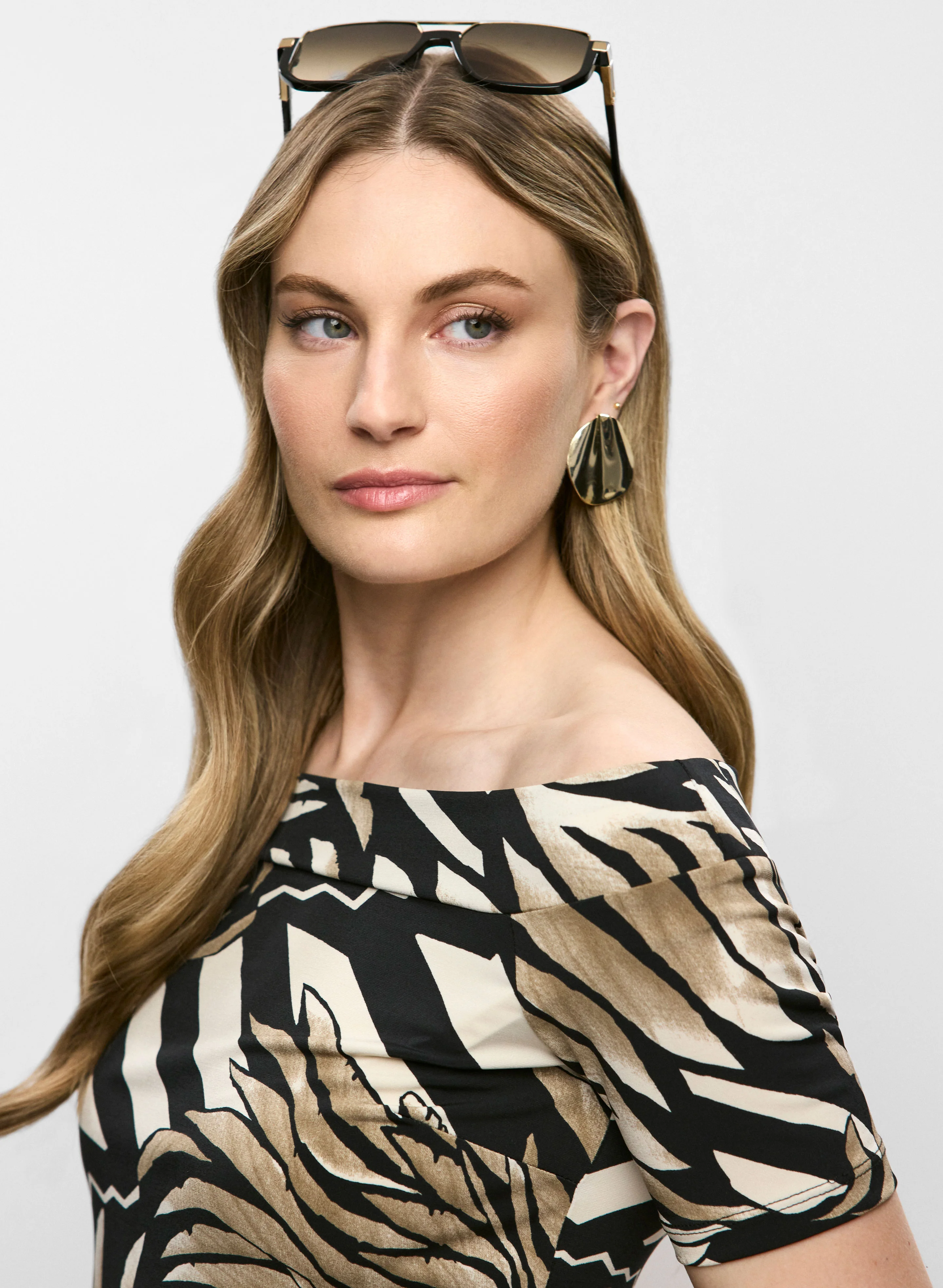 Off-the-Shoulder Leaf Print T-Shirt