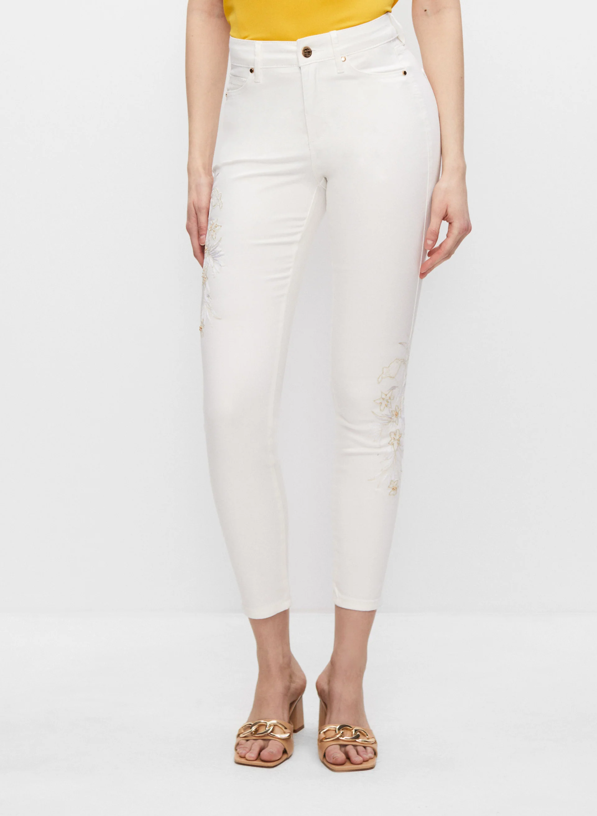 Frank Lyman - Floral Embroidery Jeans