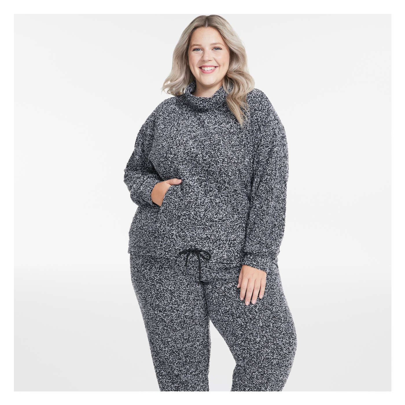 Women+ Pouch Pocket Sweater