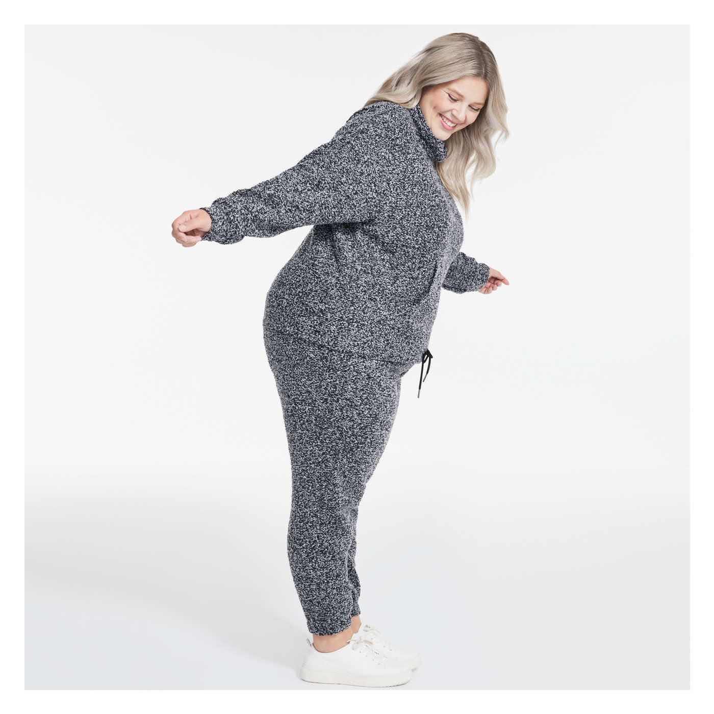 Women+ Pouch Pocket Sweater