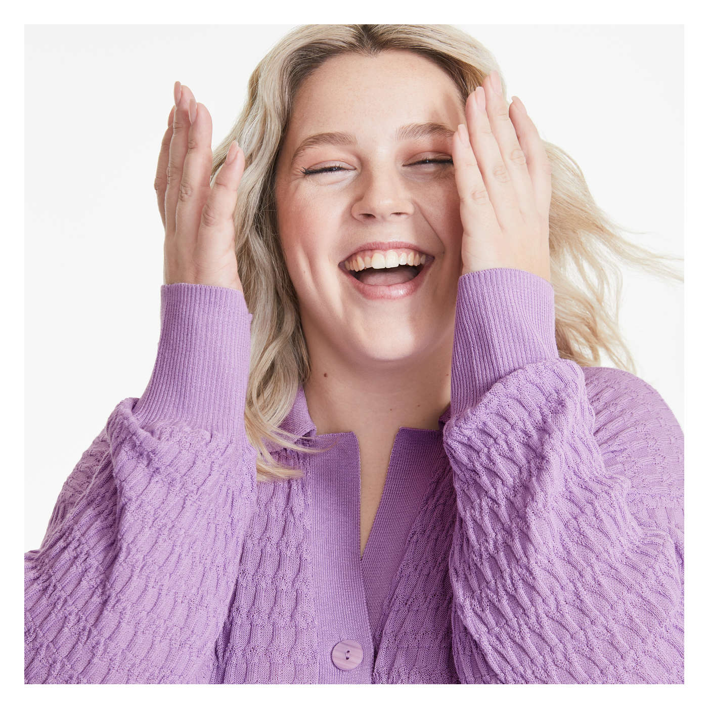 Women+ Collar Sweater