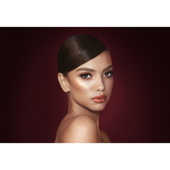 Charlotte Tilbury<br>The Queen of Glow Look