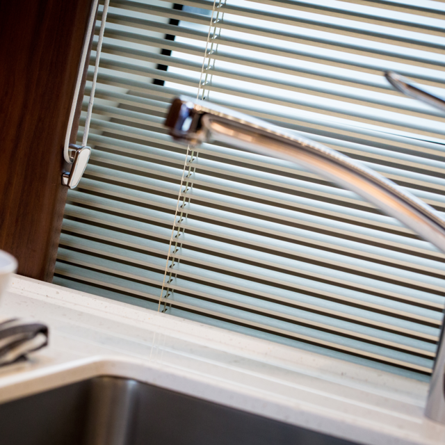 Dometic Oceanair Skyvenetian Alloy