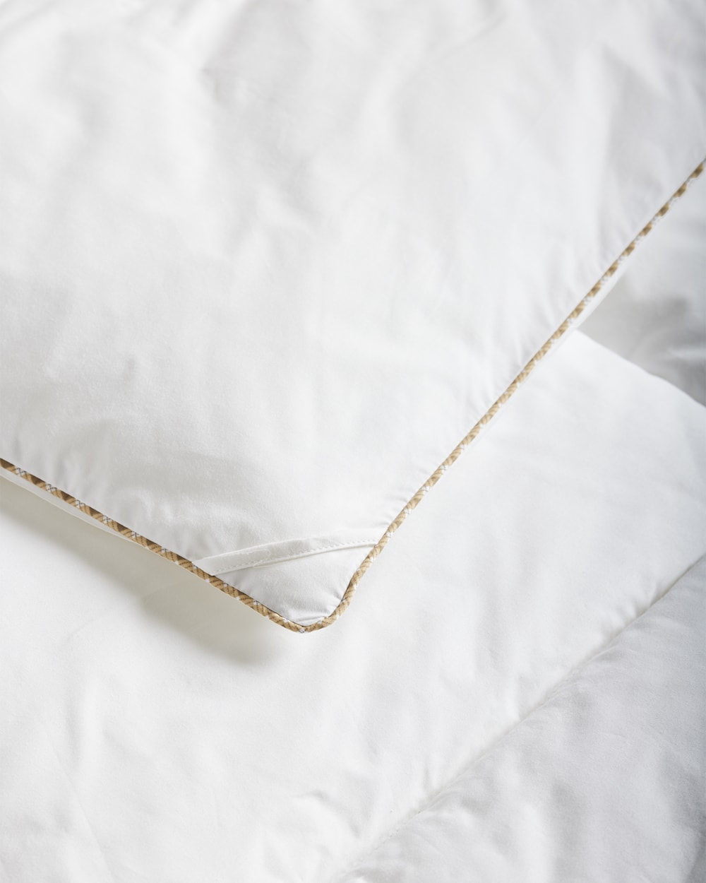 DOWN ALTERNATIVE COMFORTER