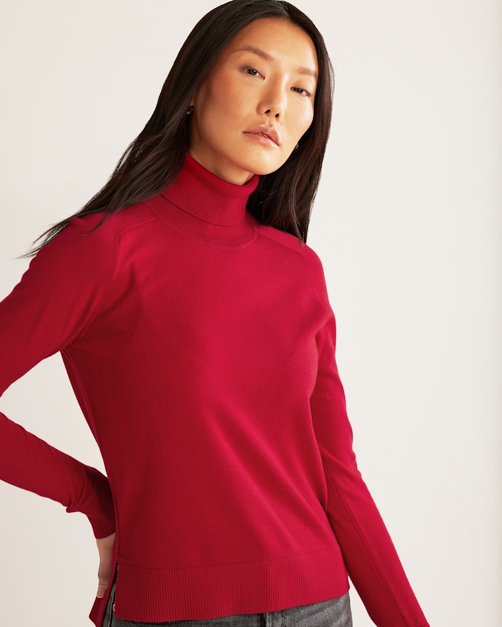 WOMEN'S RAGLAN MERINO TURTLENECK