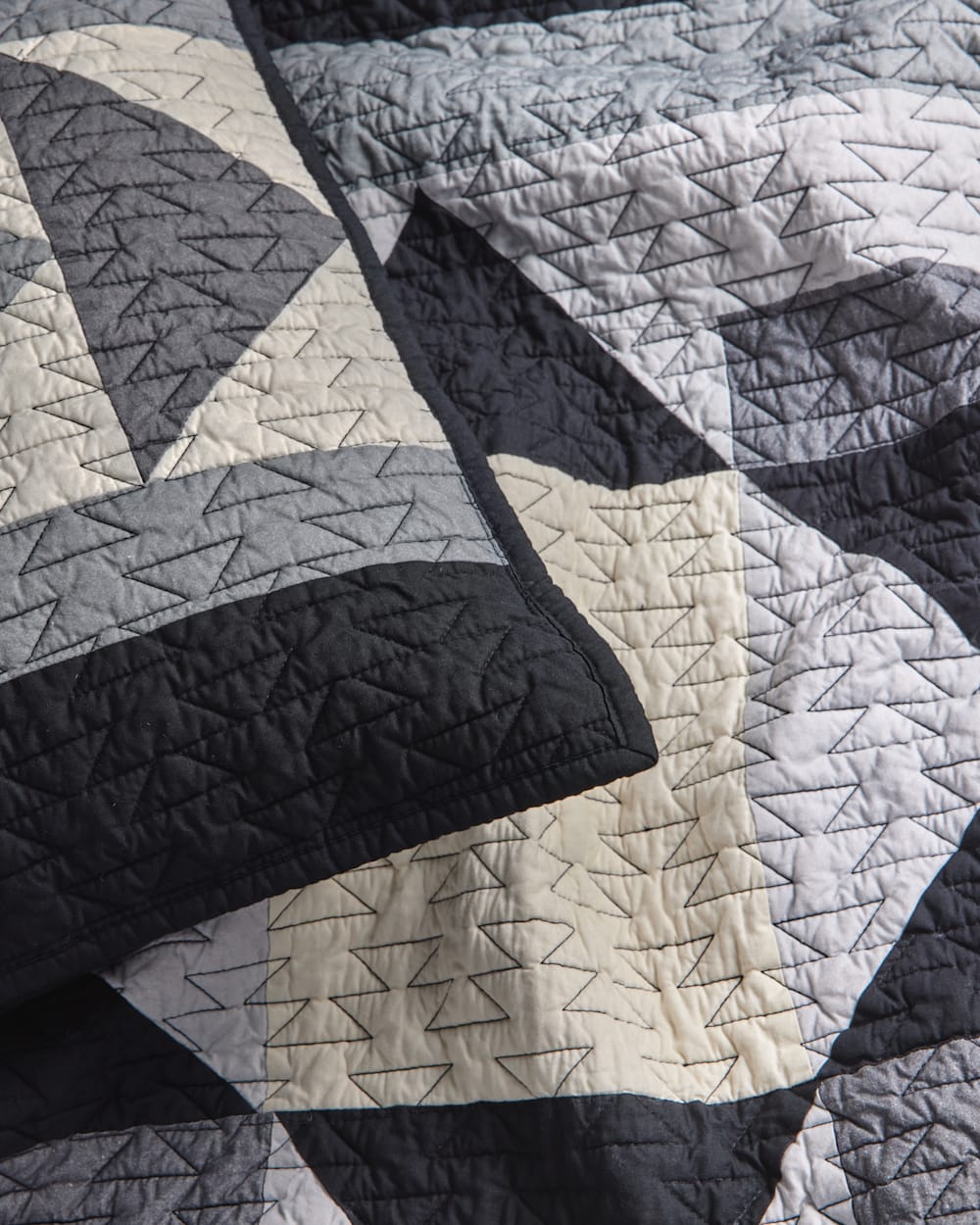 SHADOW PEAK PIECED QUILT SET