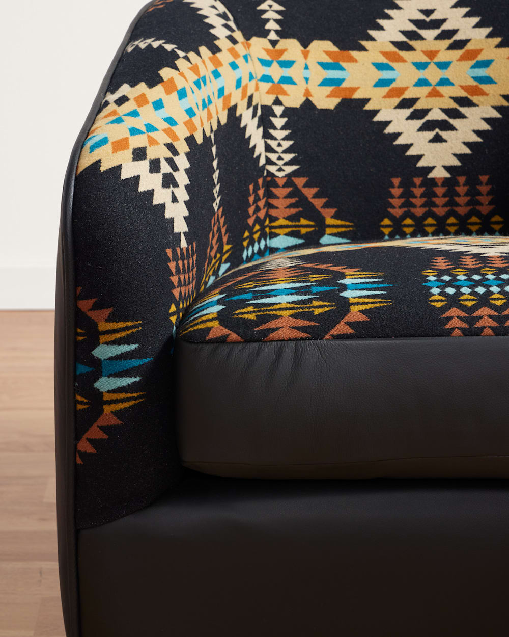 RANCHO ARROYO BARREL CHAIR