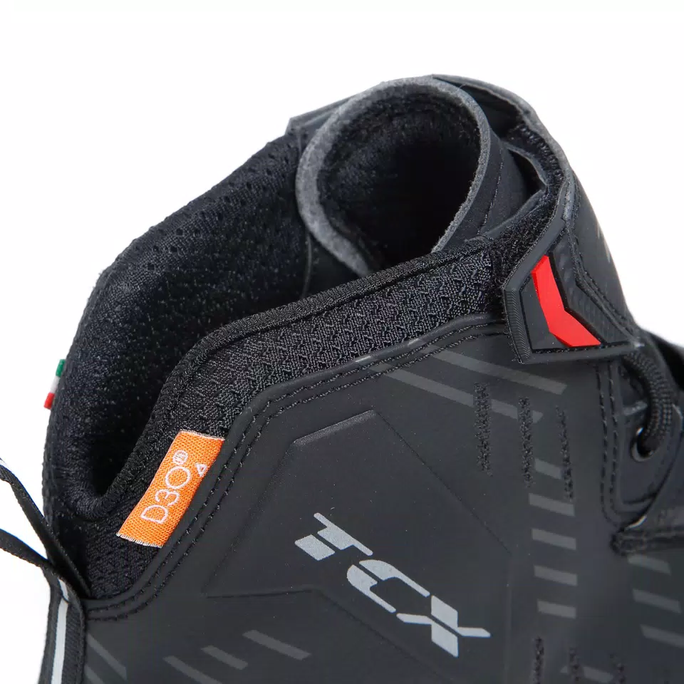 R04D WP - BLACK - DAINESE