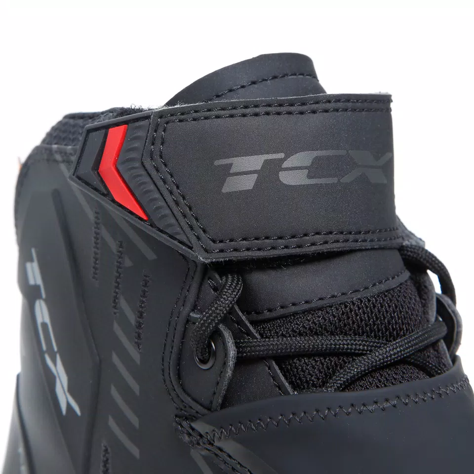 R04D WP - BLACK - DAINESE