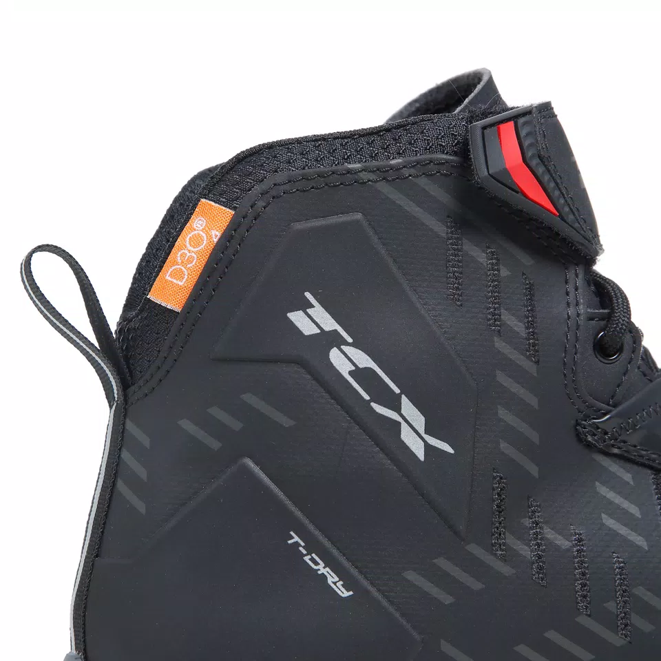 R04D WP - BLACK - DAINESE