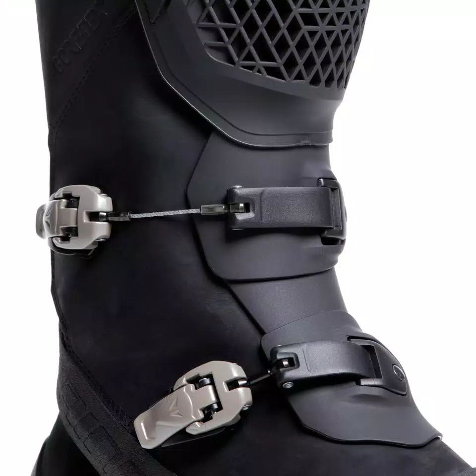 SEEKER GORE-TEX® - MEN'S WATERPROOF MOTORCYCLE TOURING BOOTS - DAINESE