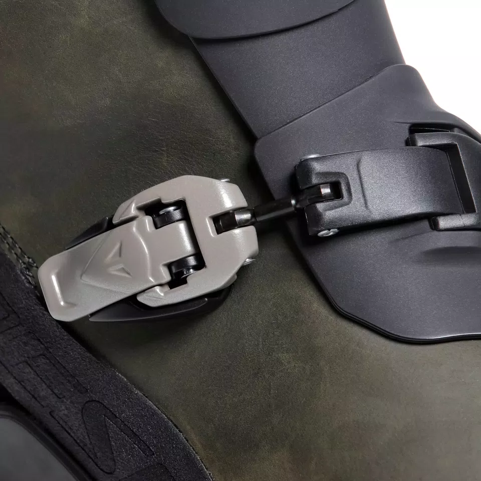 SEEKER GORE-TEX® - MEN'S WATERPROOF MOTORCYCLE TOURING BOOTS - DAINESE