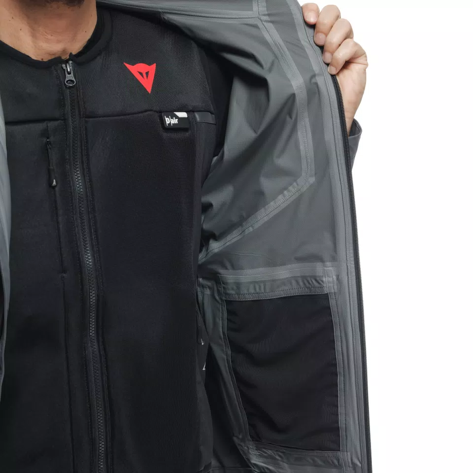OMNIA - RAINPROOF AND WINDPROOF MOTORCYCLE SHELL - DAINESE