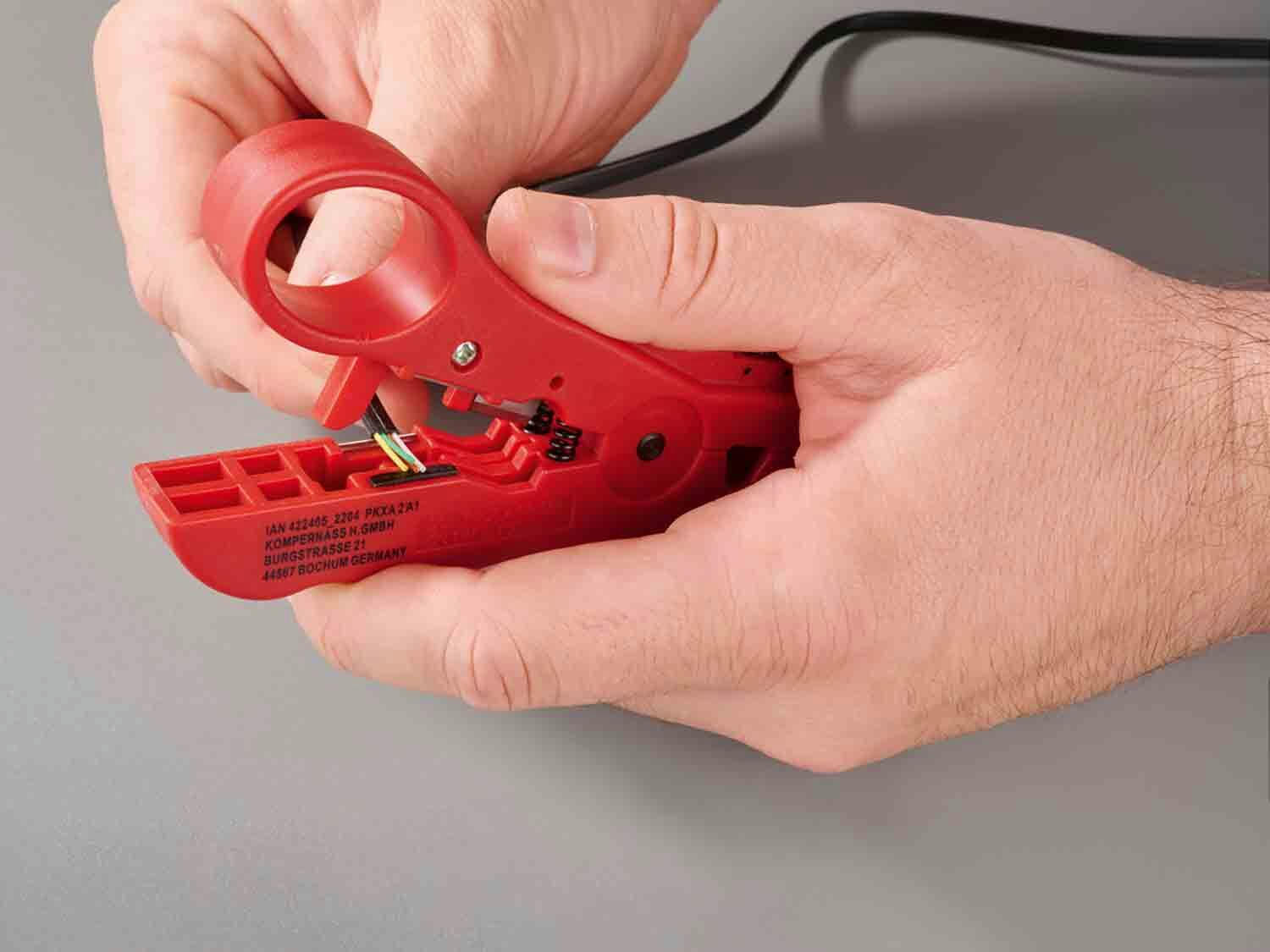 Pelacables para cable coaxial