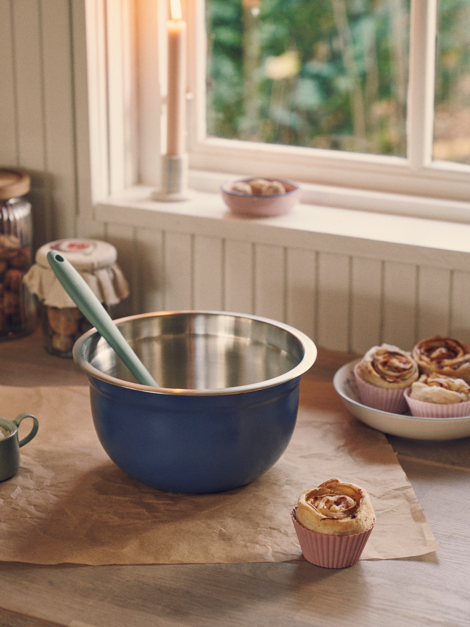 Mixing bowl