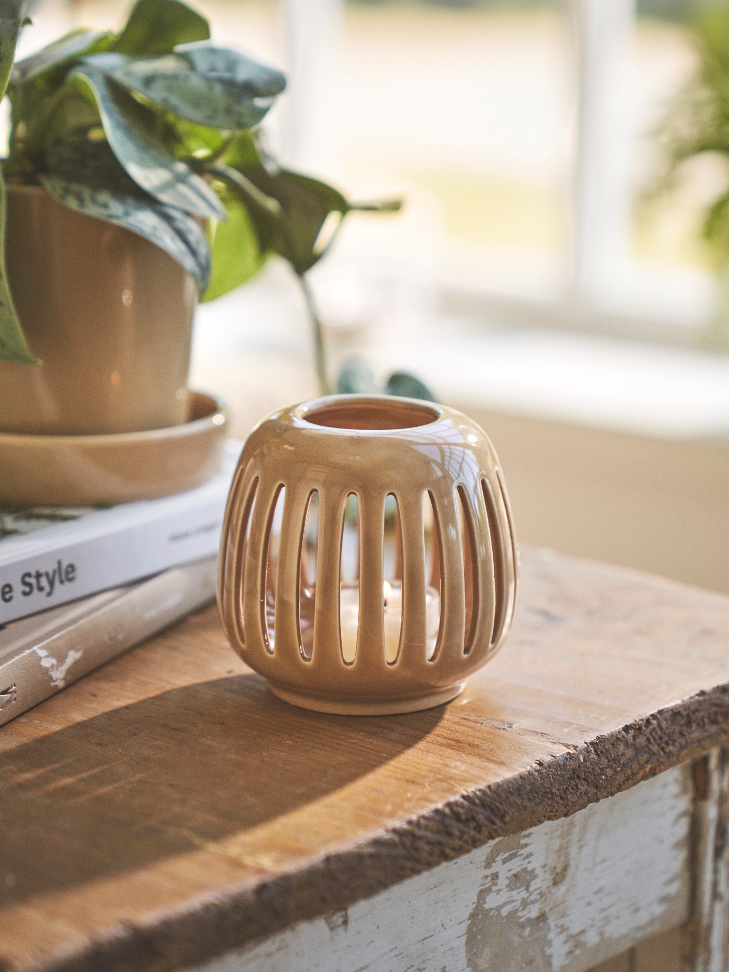 Tealight holder