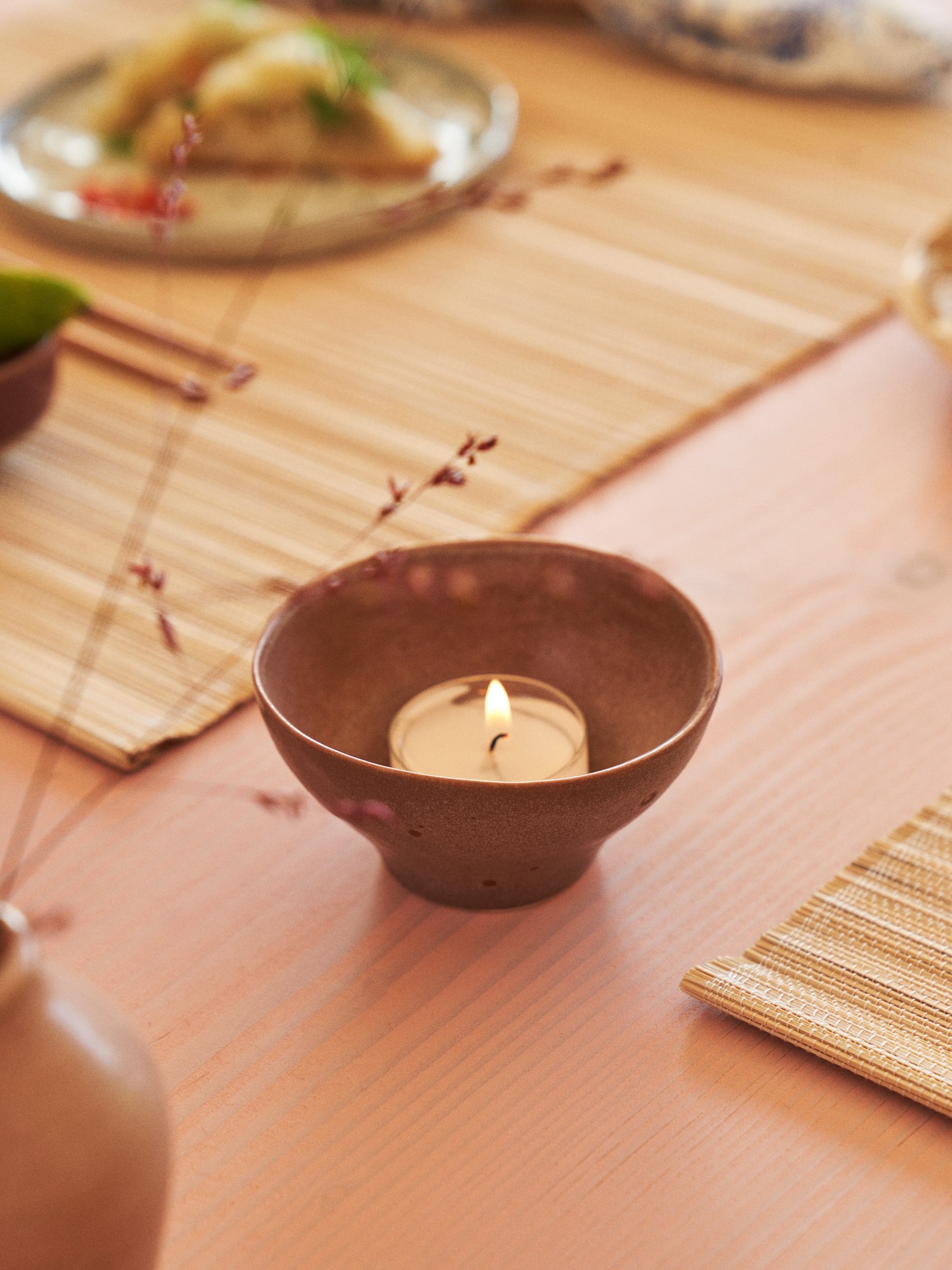 Tealight holder