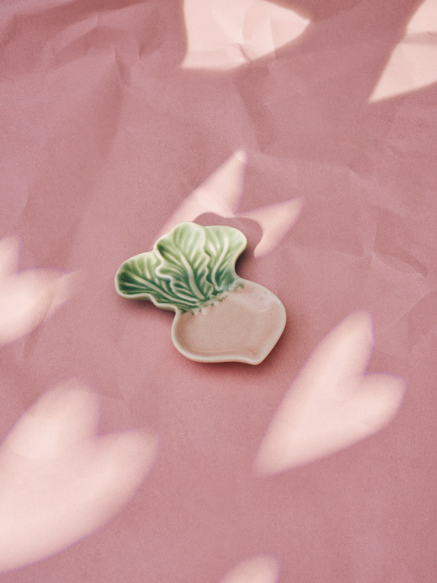 Radish-shaped dish