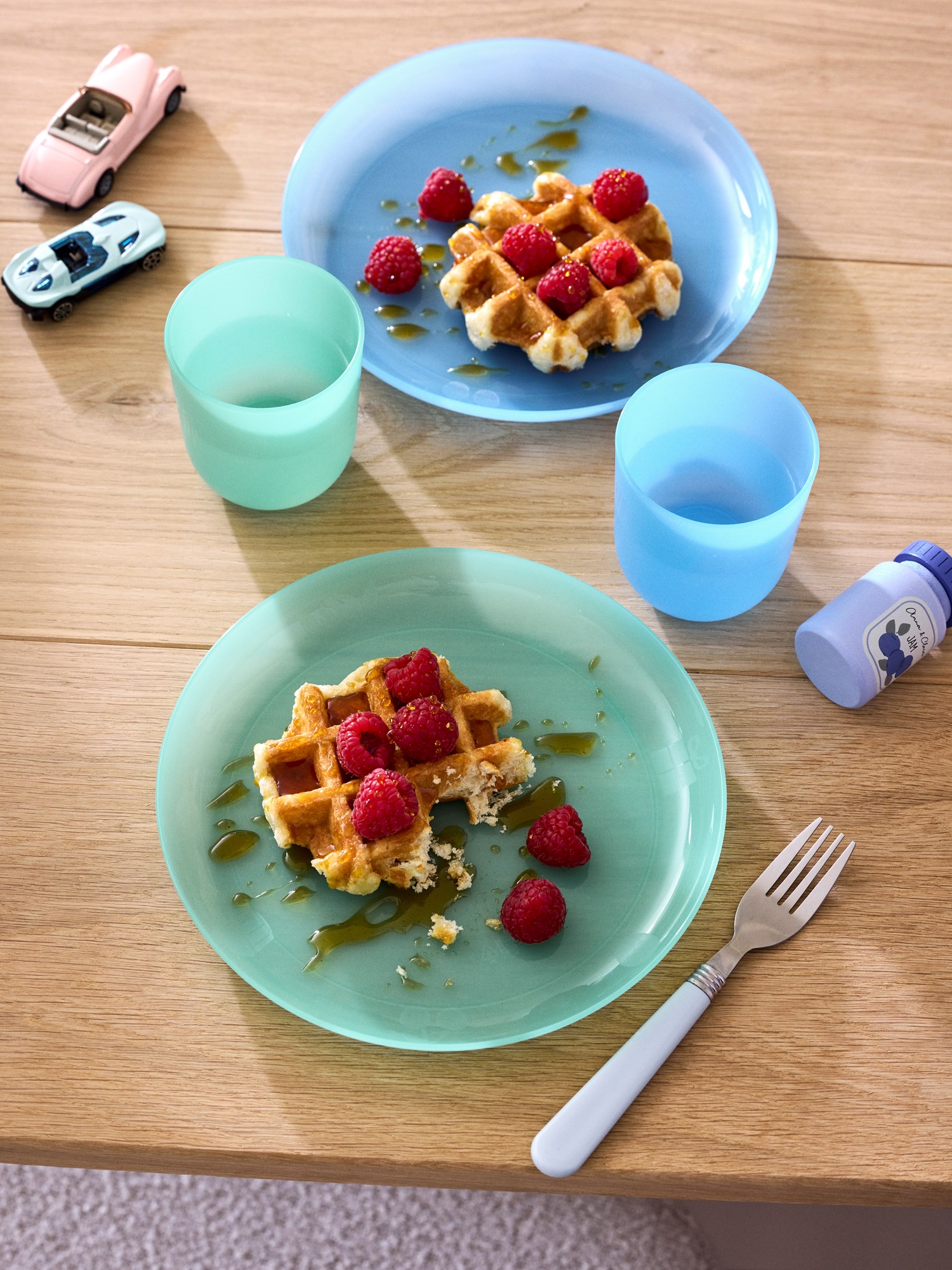 Reusable plastic plates for children
