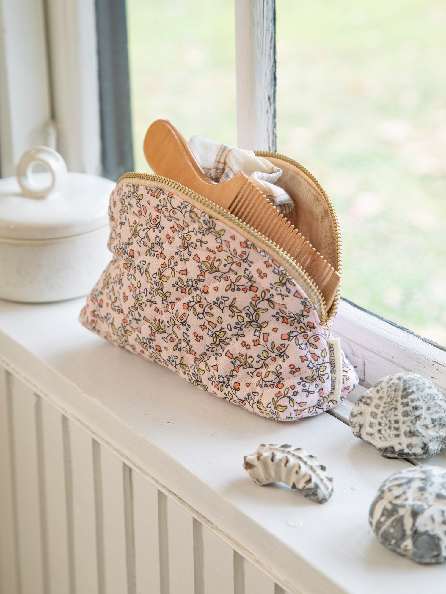 Quilted cosmetic bag